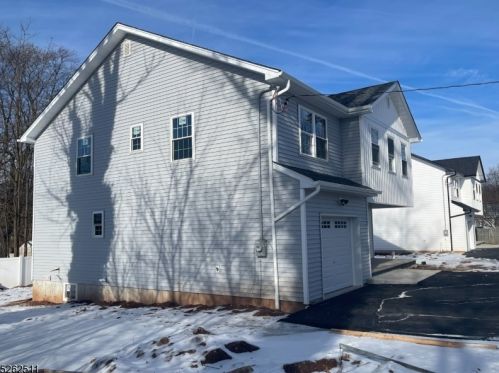 1996 Price St, Rahway NJ 07065-4423 exterior