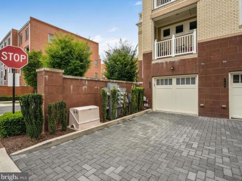 702 Diamond Ave, Alexandria VA 22301-1748 exterior