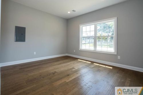 48 Brookville Rd, Edison NJ 08817-4141 exterior