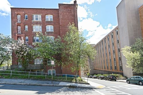 18 Walnut St, Worcester MA  01608-1539 exterior