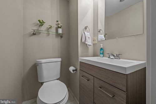 1118 2nd St, Philadelphia PA 19133-0033 exterior