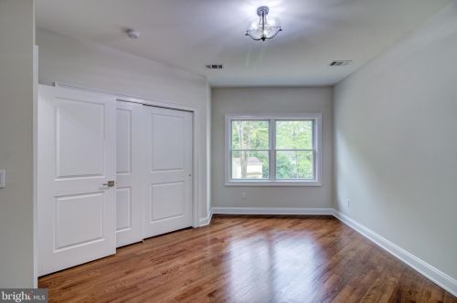 293 Riverside Dr, Princeton NJ 08540-4017 exterior