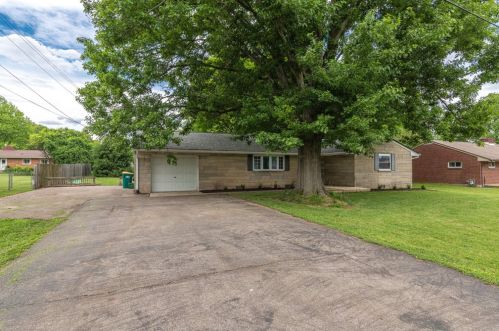 60 Rosewood Dr, Springboro OH  45066-1518 exterior