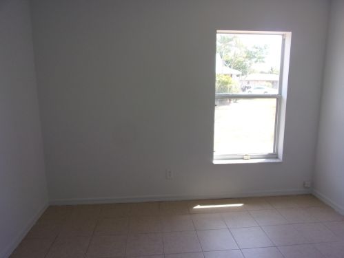 1407 Grapeland Ave, Fort Pierce FL 34952-4951 exterior