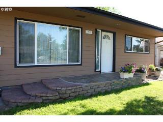 2130 19th Pl, Eugene OR  97405-1359 exterior