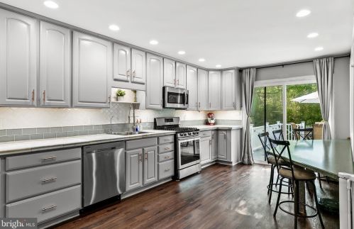 11 Kimberly Dr, Runnemede NJ 08078-2104 exterior