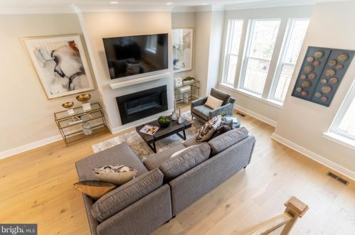 10326 Grosvenor Pl, Rockville MD 20852 exterior