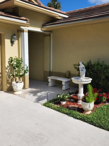 7821 Manor Forest Ln, Boynton Beach, FL 33436-8818