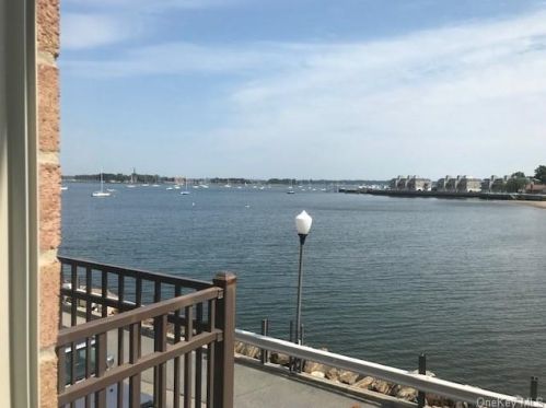 197 Cross St, Bronx NY  10464-1225 exterior