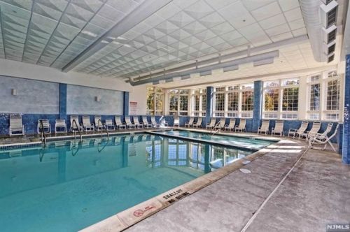 303 Cleveland Ln, Rockaway NJ 07866-5803 exterior