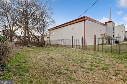 1850 Capitol Ave, Washington DC 20002-1702 exterior