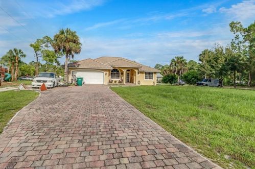 140 12th St, Naples, FL 34120-9430