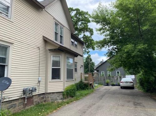 214 Burr Oak St, Kalamazoo, MI 49001-2647