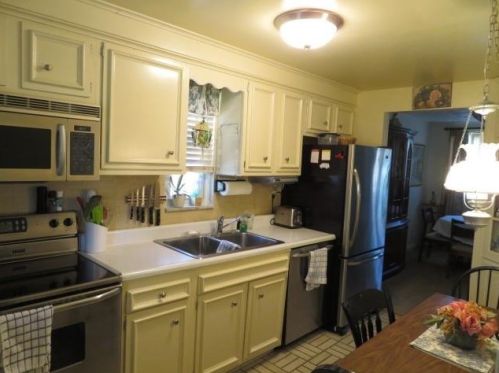 552 Lebanon Mnr Dr, Pittsburgh PA 15122-3225 exterior