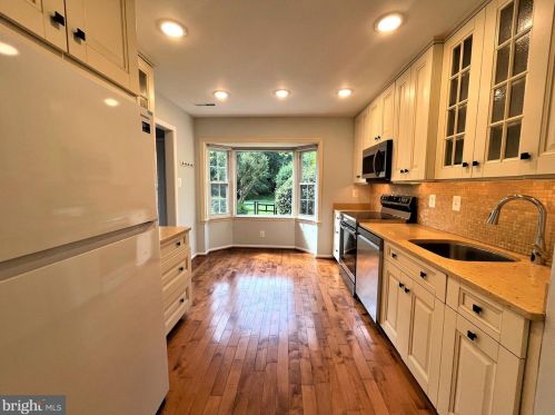 7623 Coddle Hbr Ln, Rockville MD 20854-3253 exterior