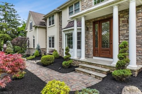 21 Donsen Ln, Scotch Plains, NJ 07076-2809