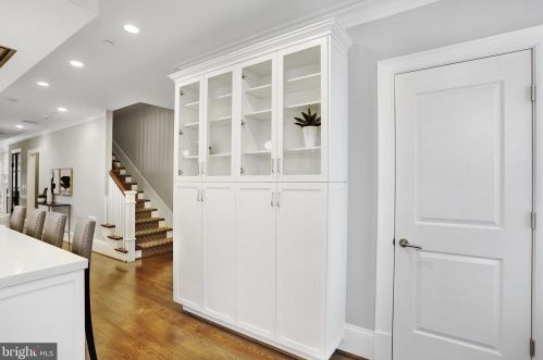 420 3rd St, Washington DC  20003-1930 exterior