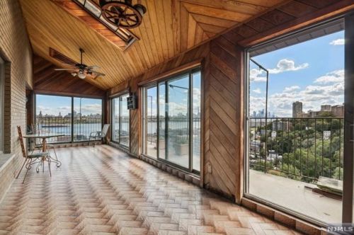 114 Pne St, Cliffside Park NJ 07010-1018 exterior