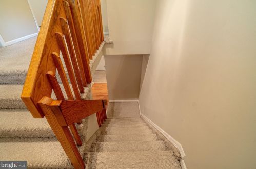 9 Riverbend Dr, New Brunswick NJ 08902-1100 exterior