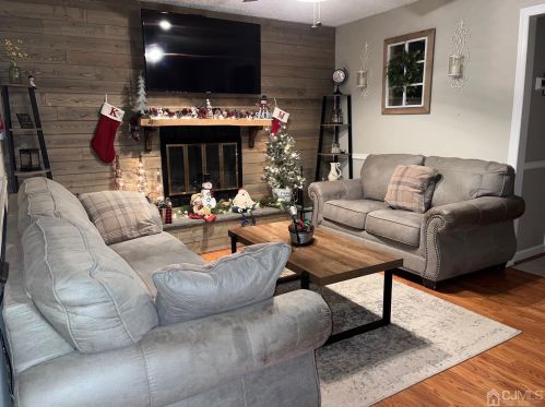 34 Dalton Pl, Edison, NJ 08817-3225