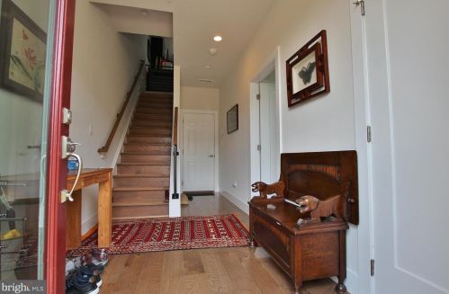 2815 Eisenhower Ave, Alexandria VA  22314-4556 exterior