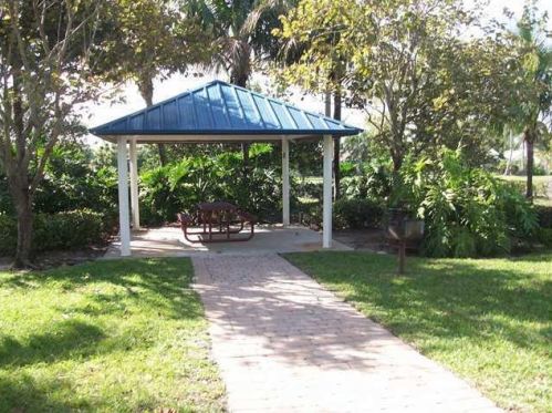 3038 Evergreen Cir, Boynton Beach FL 33426-8652 exterior