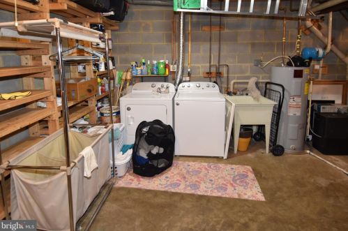 11531 Pne Cone Ct, Herndon VA 20191-2239 exterior