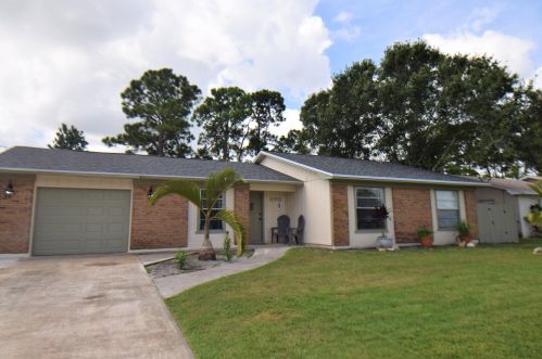 890 Walters Ter, Fort Pierce FL  34983-3987 exterior