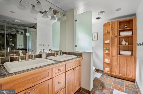 1111 Fallsmead Way, Rockville MD 20854-5549 exterior