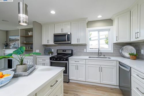 5501 Arizona Dr, Concord CA  94521-4026 exterior