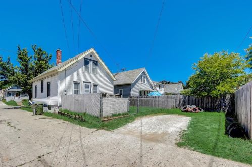 823 Conway St, Milwaukee, WI 53207-1730
