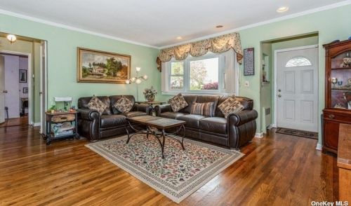 122 Saddle Rock Rd, Valley Stream, NY 11581-2546