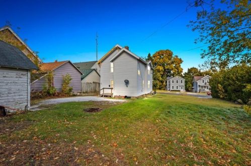 1013 Columbus St, Manitowoc, WI 54220-5722