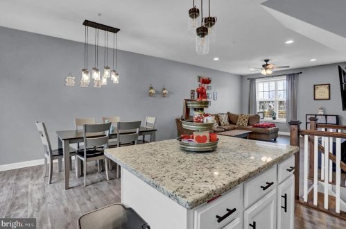 206 Overlook Dr, Hanover PA 17331-9136 exterior