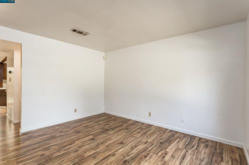 3325 Northwood Dr, Concord, CA 94520-4581