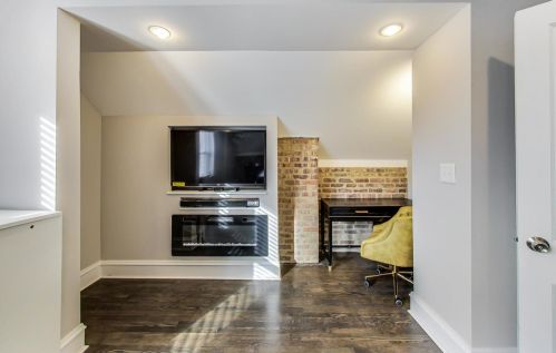 7443 Merrill Ave, Chicago IL  60649-3210 exterior