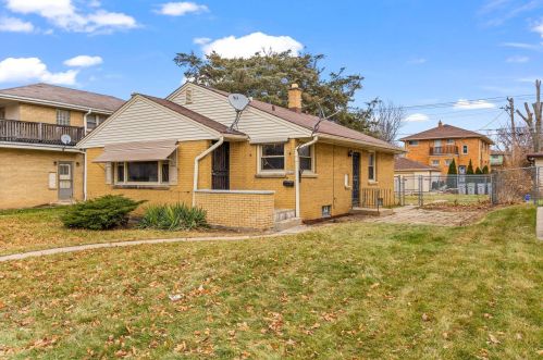 4062 69th St, Milwaukee, WI 53216-1121