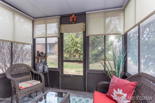 2335 Radcliff Vlg Dr, Grand Rapids MI 49546-5758 exterior