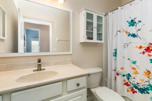 2816 Amberwood Ln, Naples FL 34120-7523 exterior