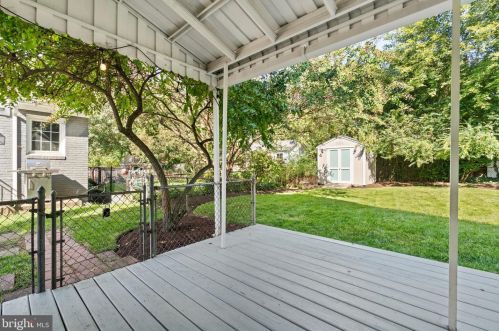 16 Masonic View Ave, Alexandria VA  22301-2204 exterior