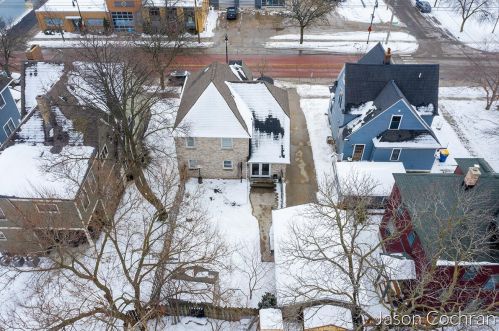 907 Wealthy St, Grand Rapids MI 49506-1515 exterior