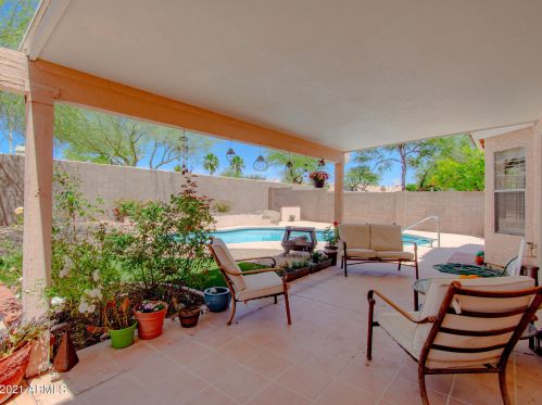 2124 Cathedral Rock Dr, Phoenix AZ 85045-1821 exterior