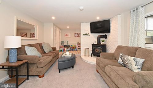 17 Glenview Dr, Riverton NJ  08077-2135 exterior