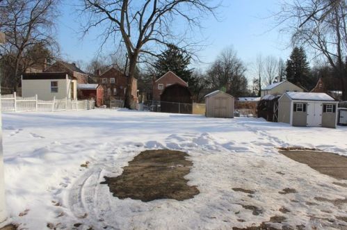 2023 Palm Ave, Pittsburgh PA 15235-1550 exterior