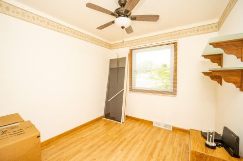 332 12 St, Plainwell MI 49080-1117 exterior