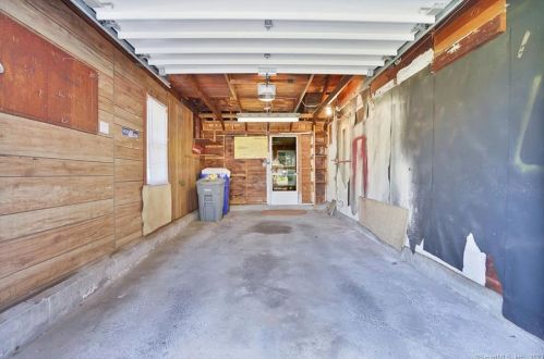 6 Hollywood Dr, Enfield CT 06082-4603 exterior