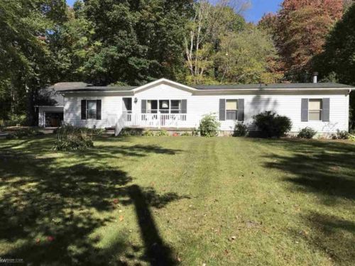 6152 Benoit Rd, Algonac, MI 48001-3302