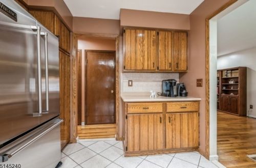 2087 Prospect Ave, Scotch Plains NJ 07076-1203 exterior