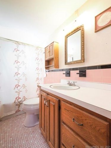 222 Elam St, New Britain CT 06053-2740 exterior