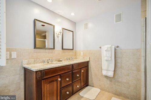 2417 Davis Ave, Alexandria VA  22302-3209 exterior